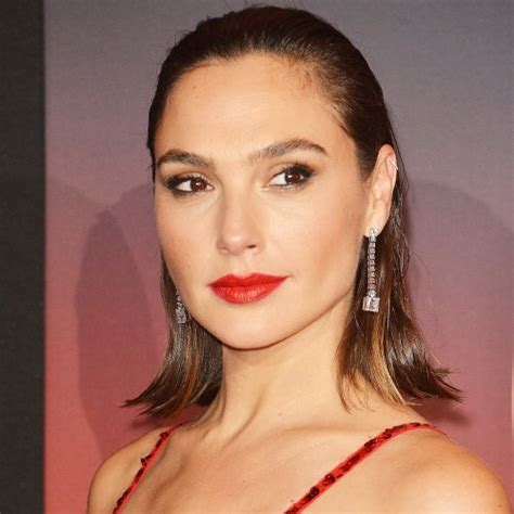 Gal Gadot Has Toned Legs For Days In A Pantsless S Moda Photo